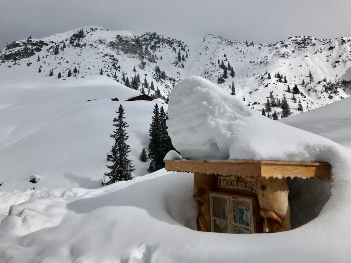 Die Schneewanderung ist eine mehrtägige Winterwanderung im Schnee.