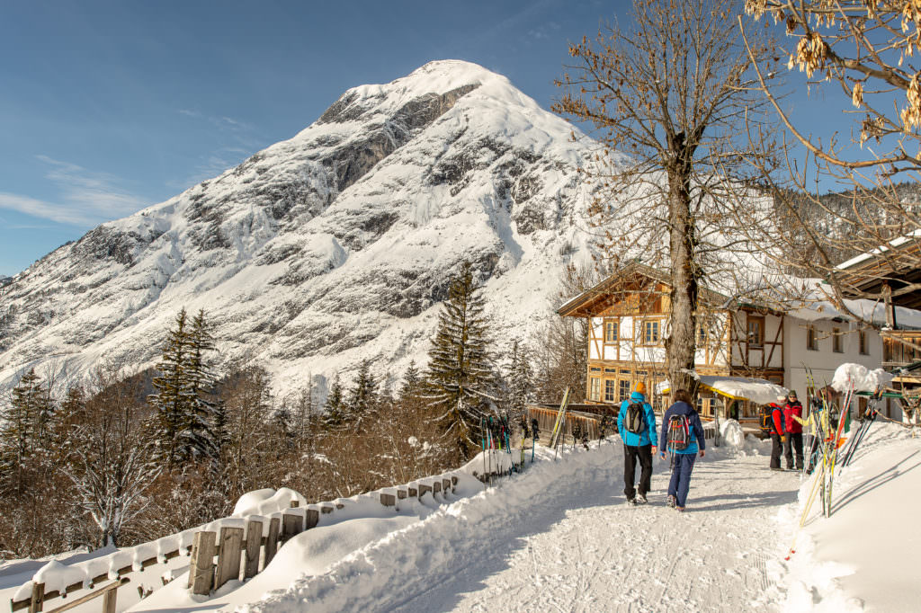 Auf der Schneewanderung in Mösern, Foto Johannes Geyer