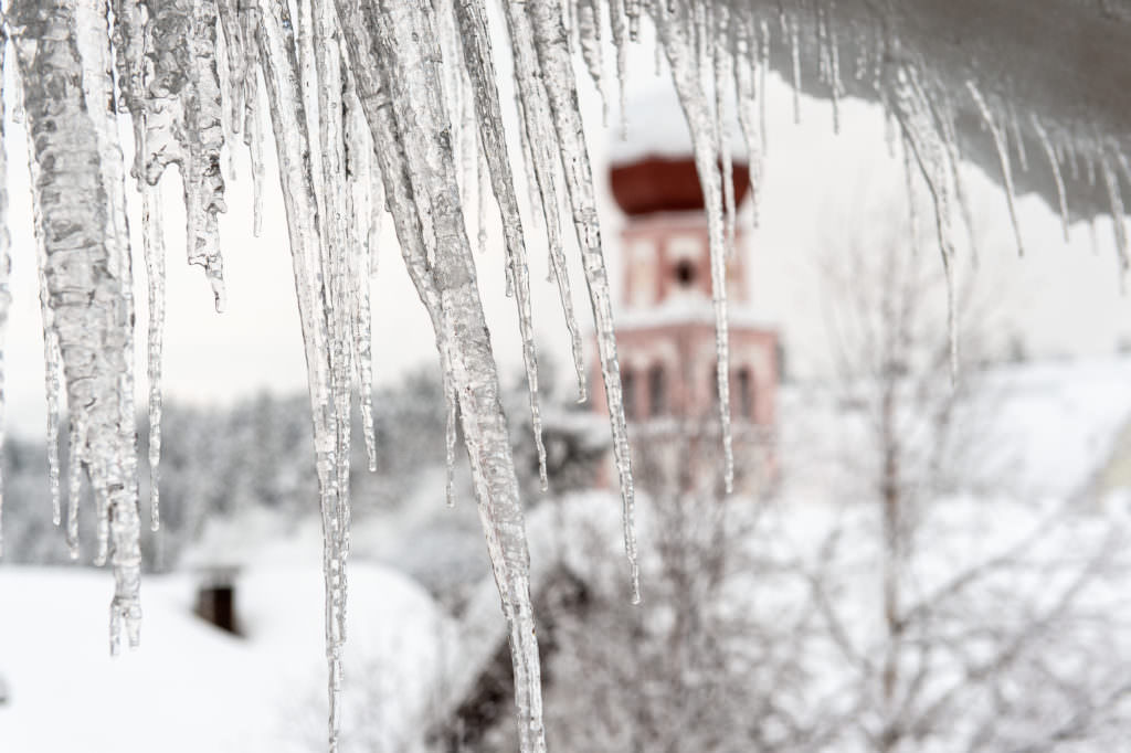 Nimm dir auf der Schneewanderung Zeit und lass die Schönheit des Winters auf dich wirken, Foto Johannes Geyer