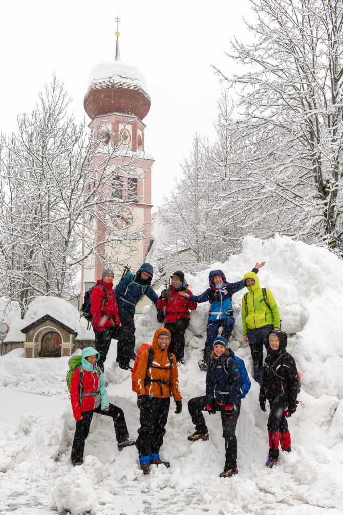 Unsere Gruppe auf der Schneewanderung in Tirol, Foto Johannes Geyer